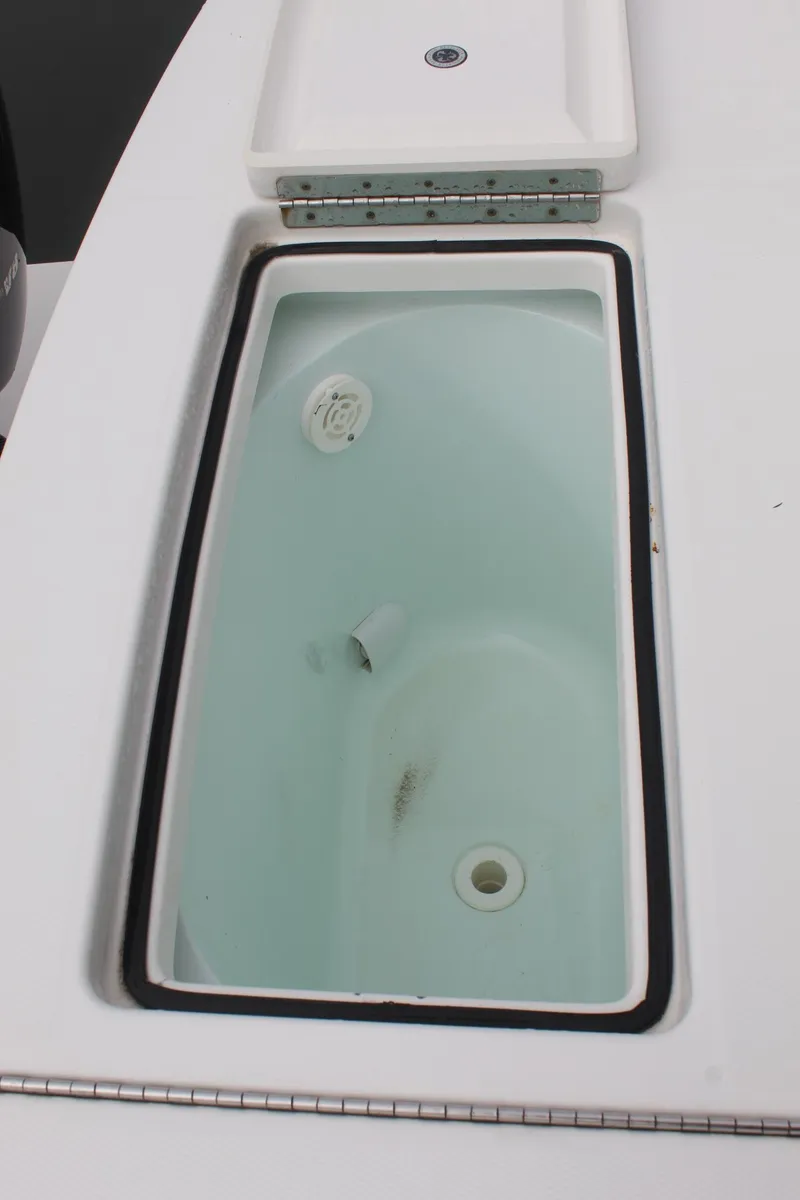 Slide: The Image of Livewell compartment on a 2014 Regulator 34 SS boat. - 38