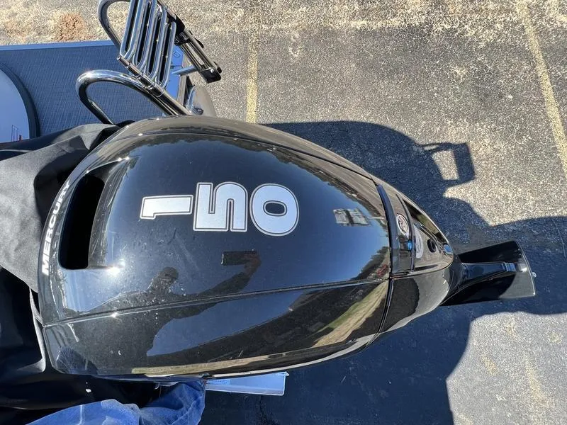 Slide: The Image of 2023 Crest Classic LX 220 SLC boat with Mercury outboard motor. - 3