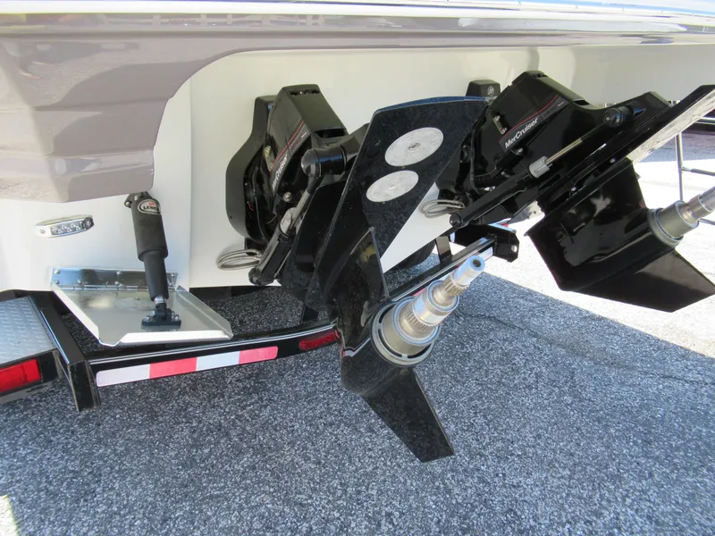 Slide: The Image of Crownline Boats E305 2022 - 17