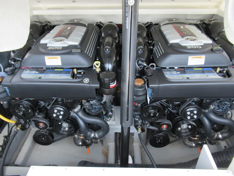 Slide: The Image of Crownline Boats E305 2022 - 29