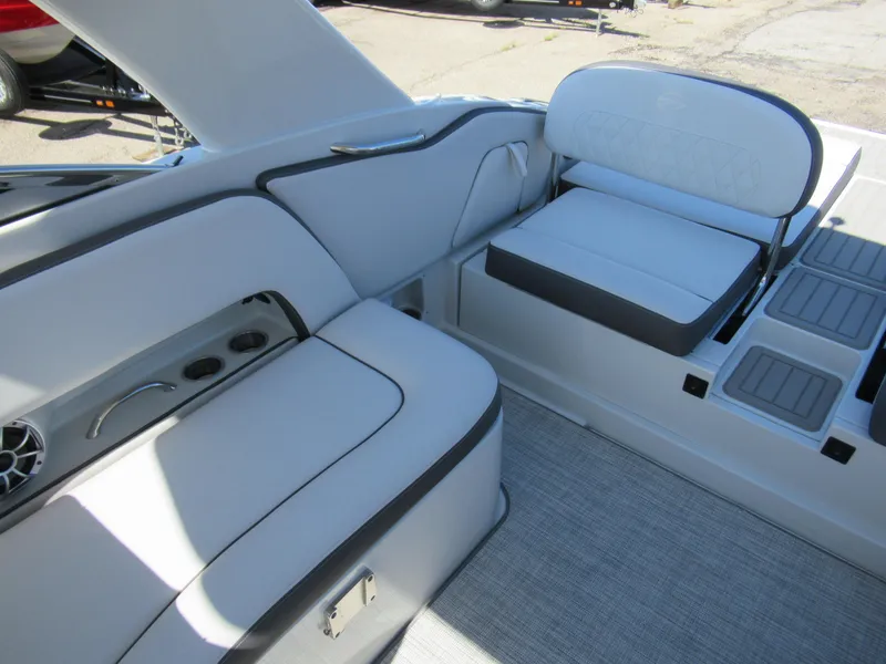 Slide: The Image of Crownline Boats E305 2022 - 7