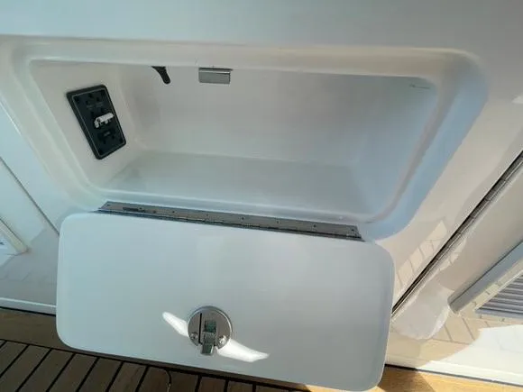 Slide: The Image of Mag Bay 43 Center Console 2027 - 111
