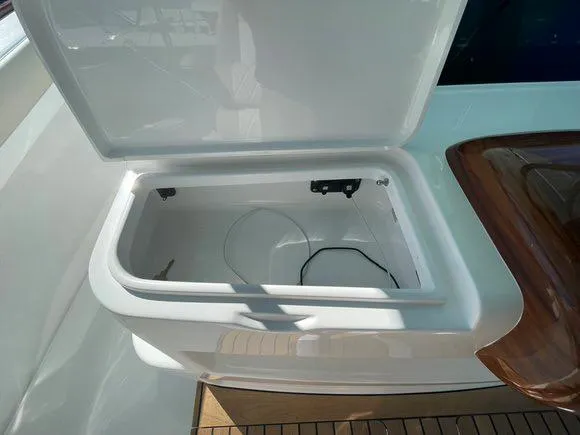 Slide: The Image of Mag Bay 43 Center Console 2027 - 112