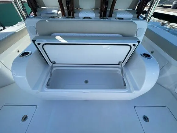 Slide: The Image of Mag Bay 43 Center Console 2027 - 91