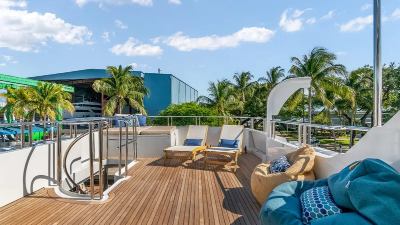 Slide: The Image of Custom Tri-deck 2012 - 5