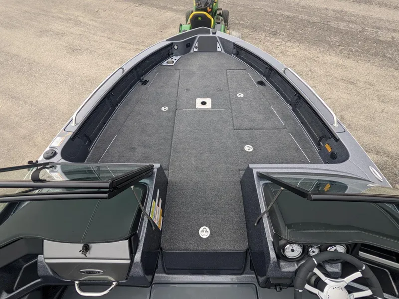 Slide: The Image of 2025 Lund 219 Pro V Fiberglass boat, spacious deck, modern design. - 12