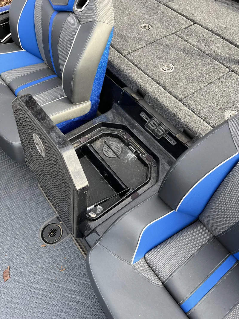 Slide: The Image of 2023 Ranger Z520R boat with open storage compartment and blue-gray seating. - 15