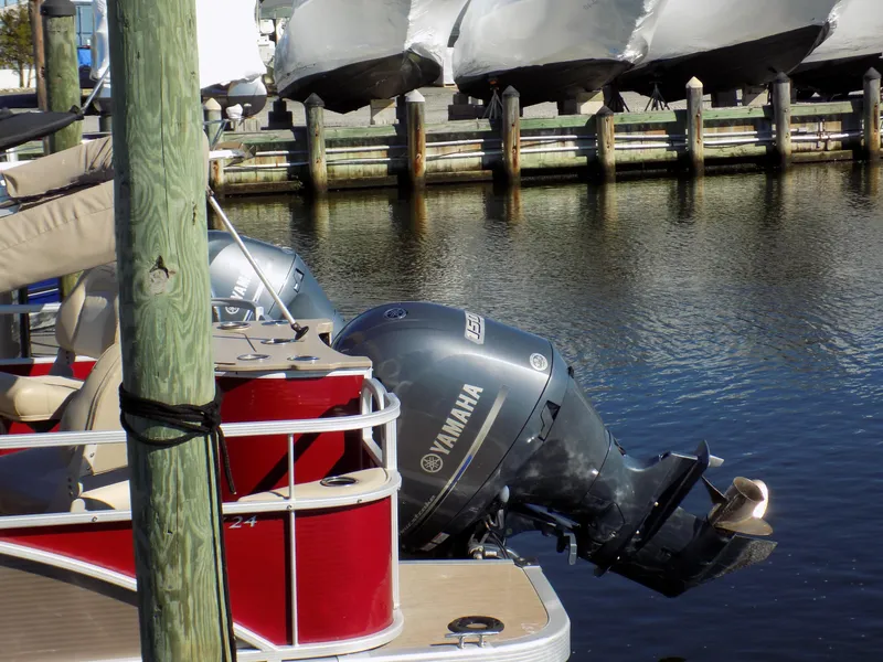 Slide: The Image of 2015 Bennington 24 SSX pontoon boat with Yamaha outboard motor docked at marina. - 8