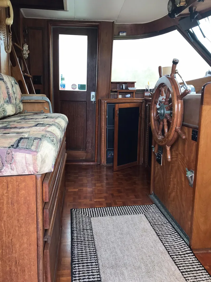 Slide: The Image of Hatteras 58 MY 1978 - 116