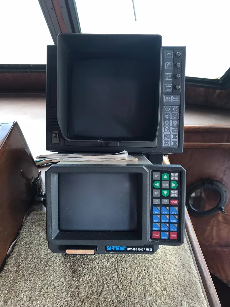 Slide: The Image of Hatteras 58 MY 1978 - 117