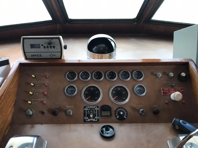 Slide: The Image of Hatteras 58 MY 1978 - 118