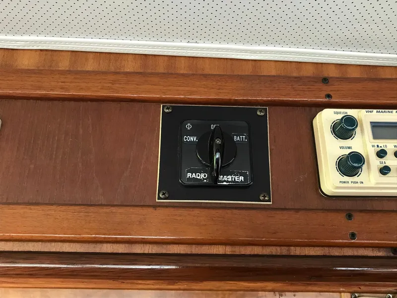 Slide: The Image of Hatteras 58 MY 1978 - 125