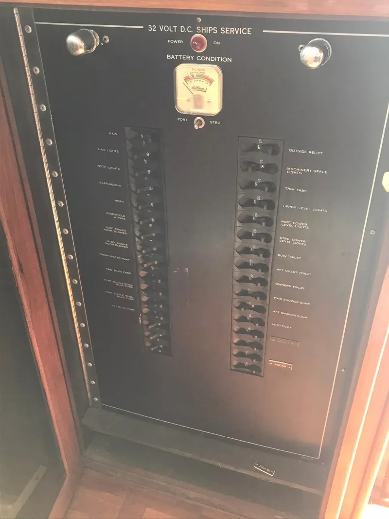 Slide: The Image of Hatteras 58 MY 1978 - 129