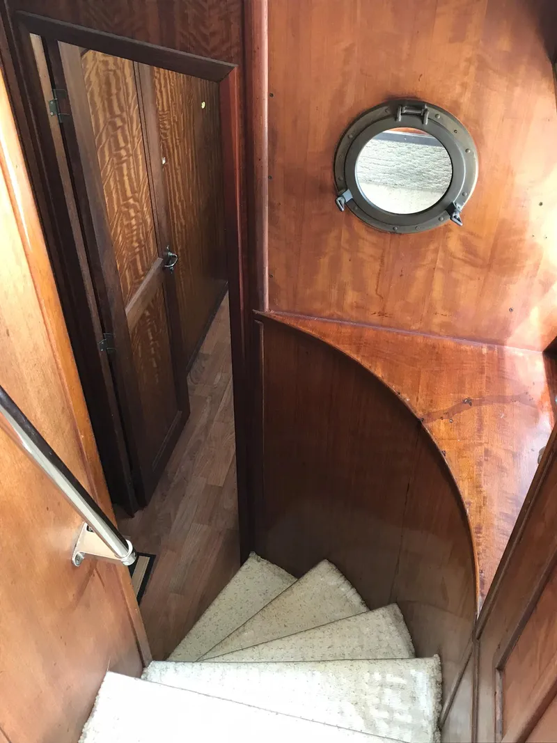 Slide: The Image of Hatteras 58 MY 1978 - 131