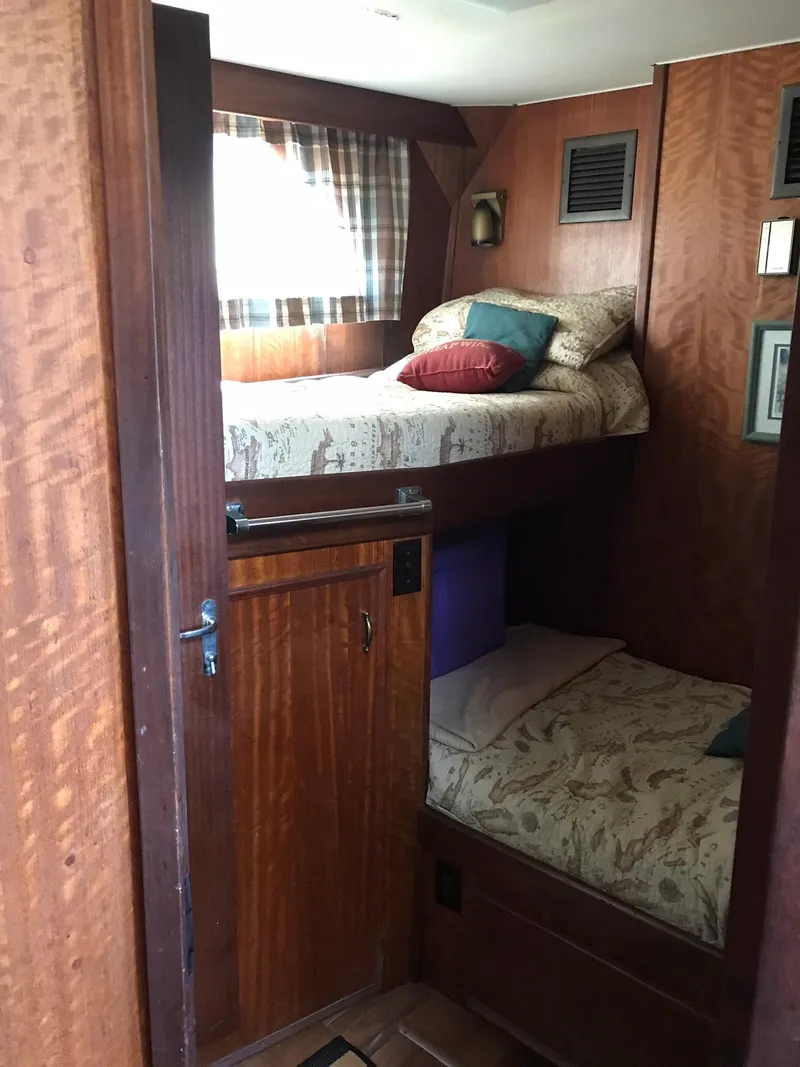 Slide: The Image of Hatteras 58 MY 1978 - 133