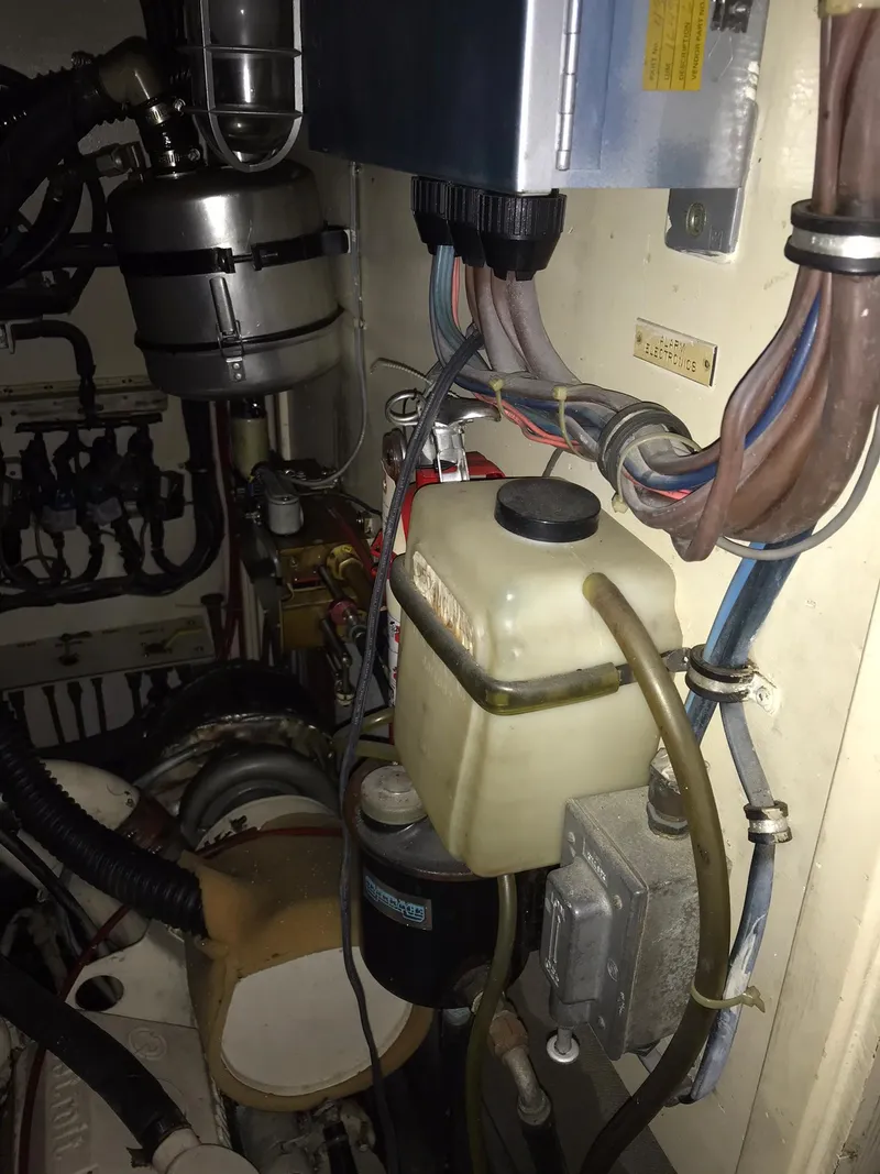 Slide: The Image of Hatteras 58 MY 1978 - 138