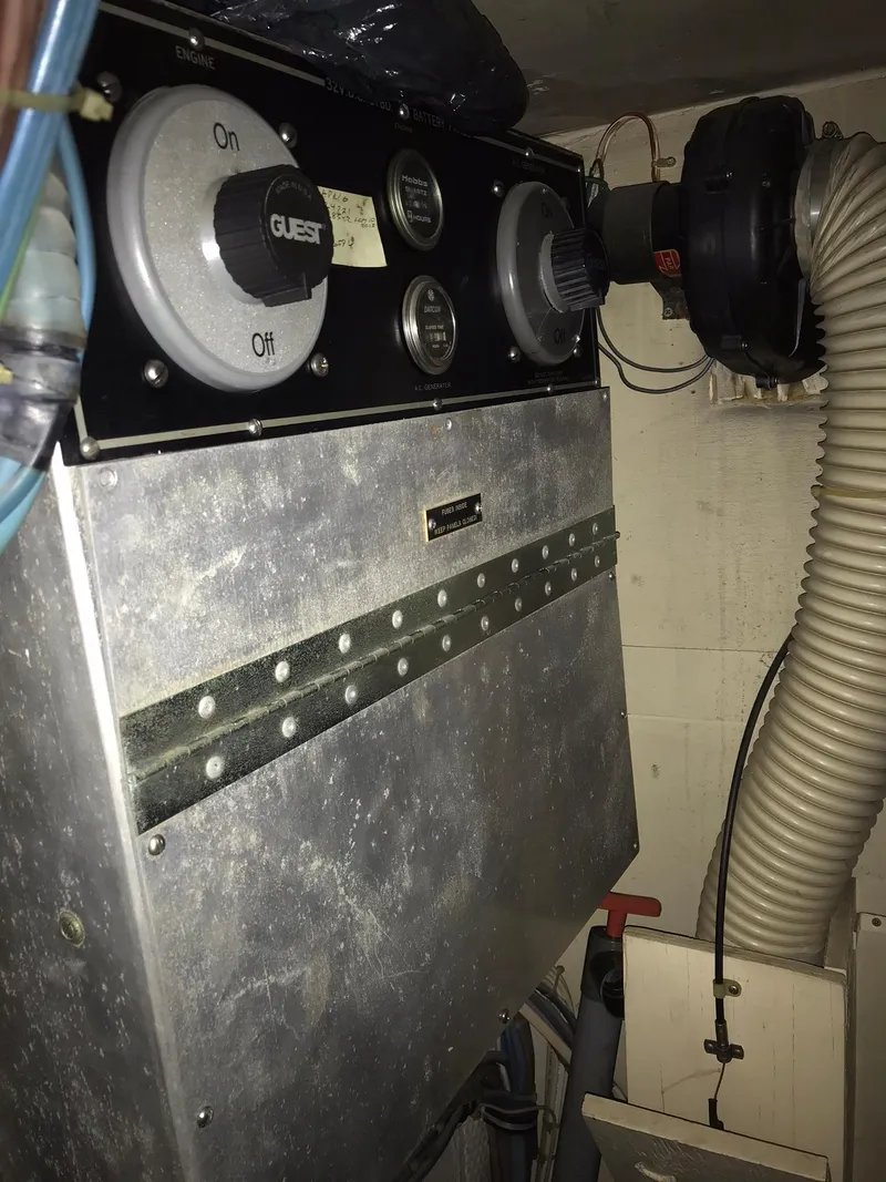 Slide: The Image of Hatteras 58 MY 1978 - 142