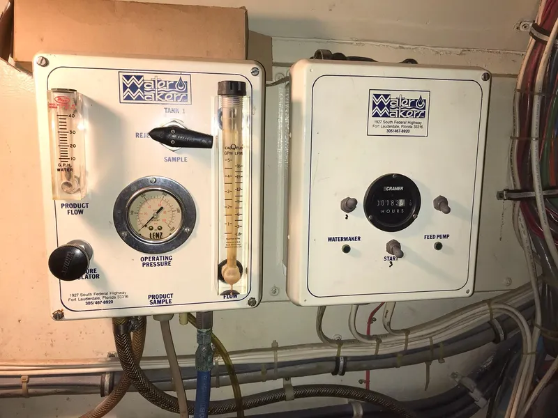 Slide: The Image of Hatteras 58 MY 1978 - 143