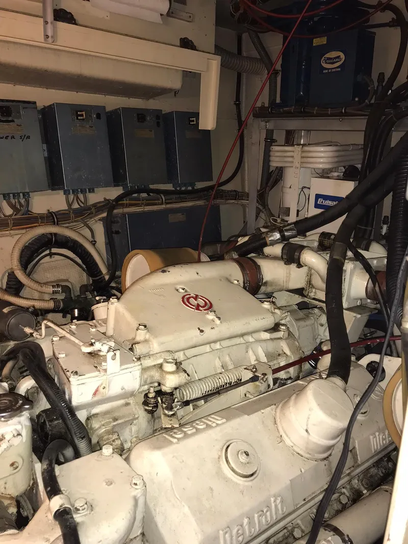 Slide: The Image of Hatteras 58 MY 1978 - 144