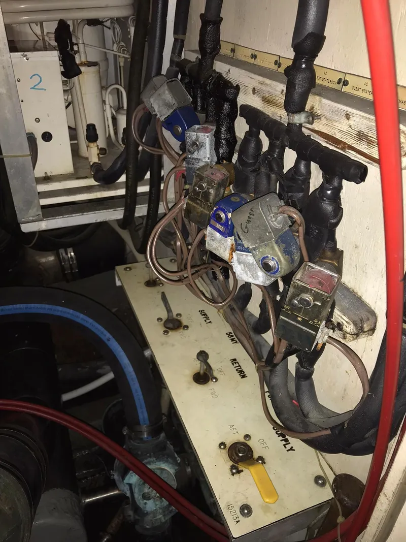 Slide: The Image of Hatteras 58 MY 1978 - 146