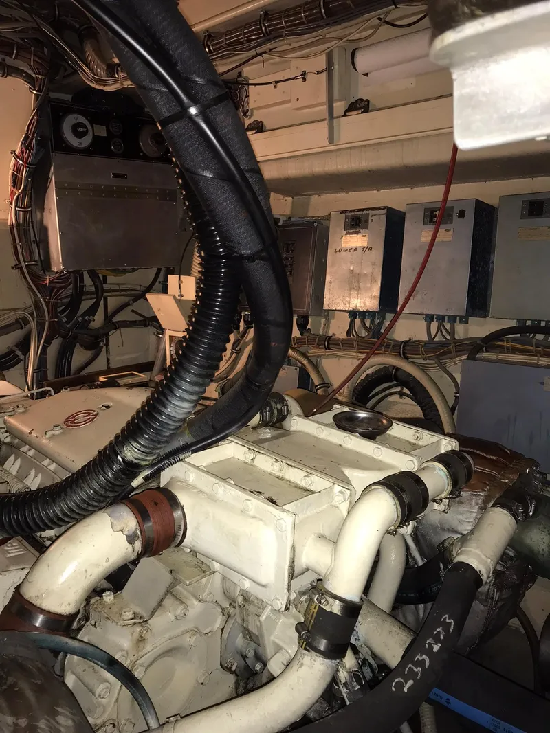 Slide: The Image of Hatteras 58 MY 1978 - 147