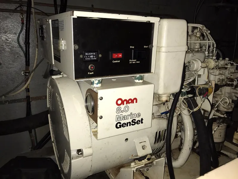 Slide: The Image of Hatteras 58 MY 1978 - 150