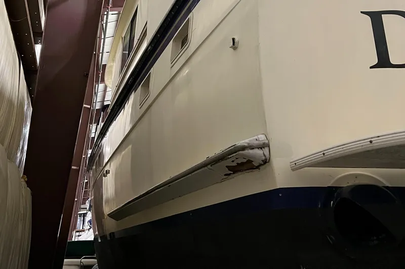 Slide: The Image of Hatteras 58 MY 1978 - 157