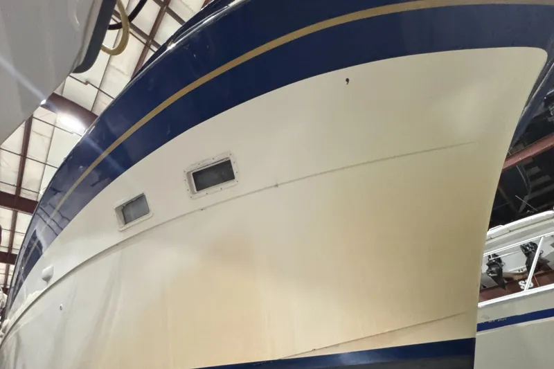 Slide: The Image of Hatteras 58 MY 1978 - 165