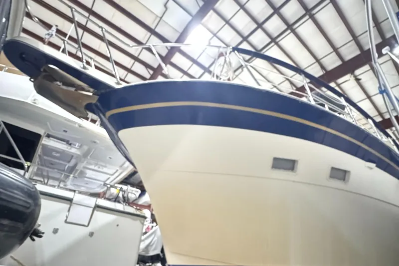 Slide: The Image of Hatteras 58 MY 1978 - 166