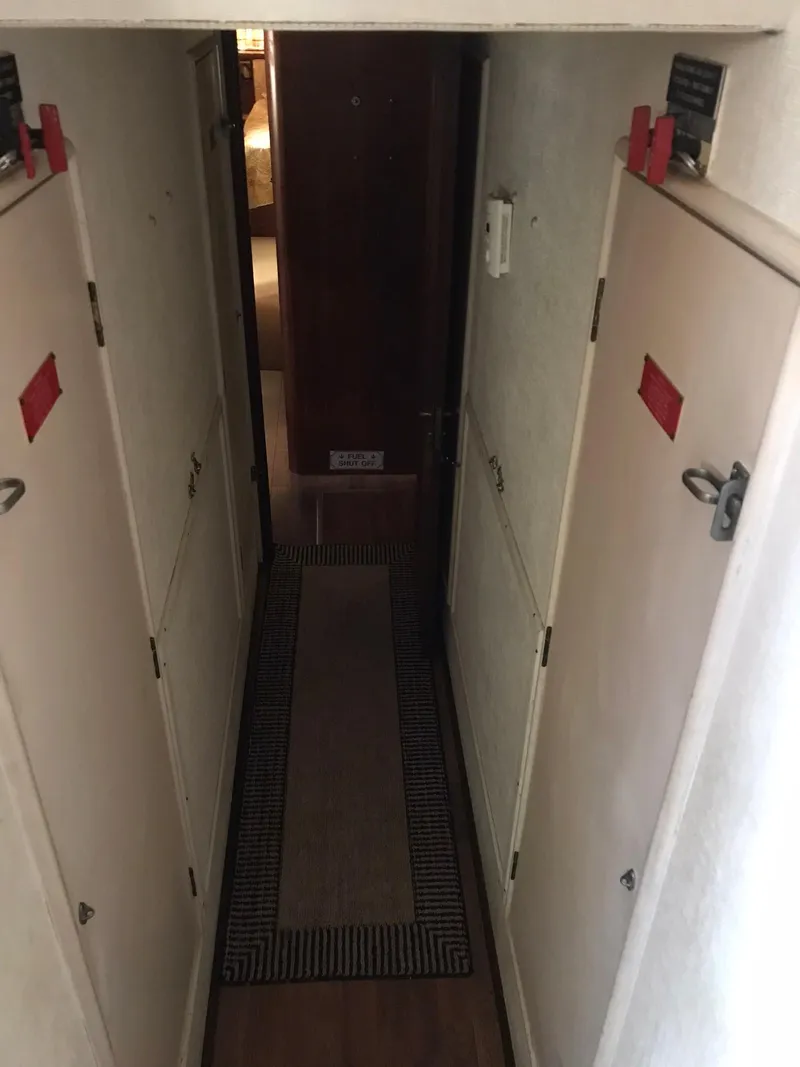 Slide: The Image of Narrow hallway inside a 1978 Hatteras 58 MY yacht. - 65