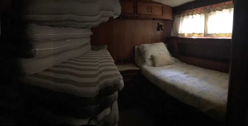 Slide: The Image of Hatteras 58 MY 1978 - 70