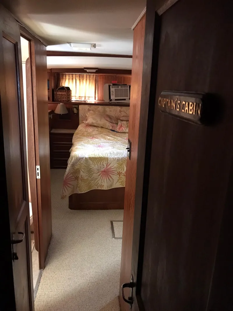 Slide: The Image of Hatteras 58 MY 1978 - 75