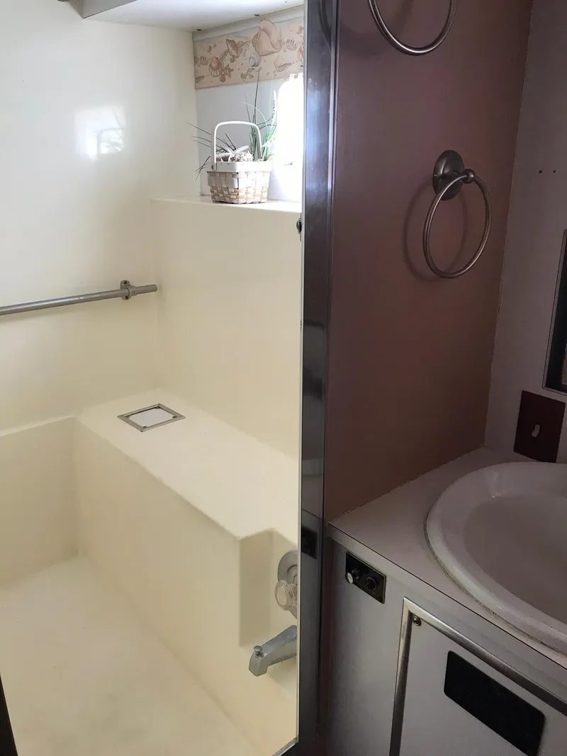 Slide: The Image of Hatteras 58 MY 1978 - 77