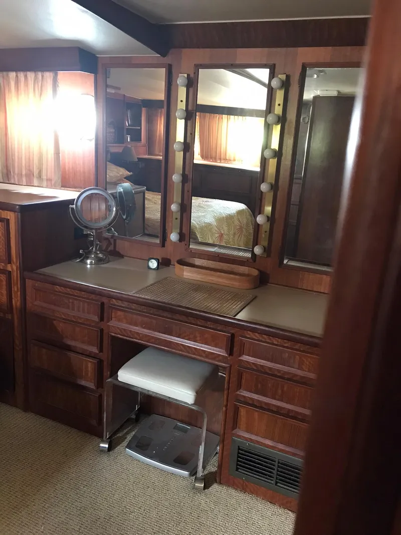 Slide: The Image of Hatteras 58 MY 1978 - 79