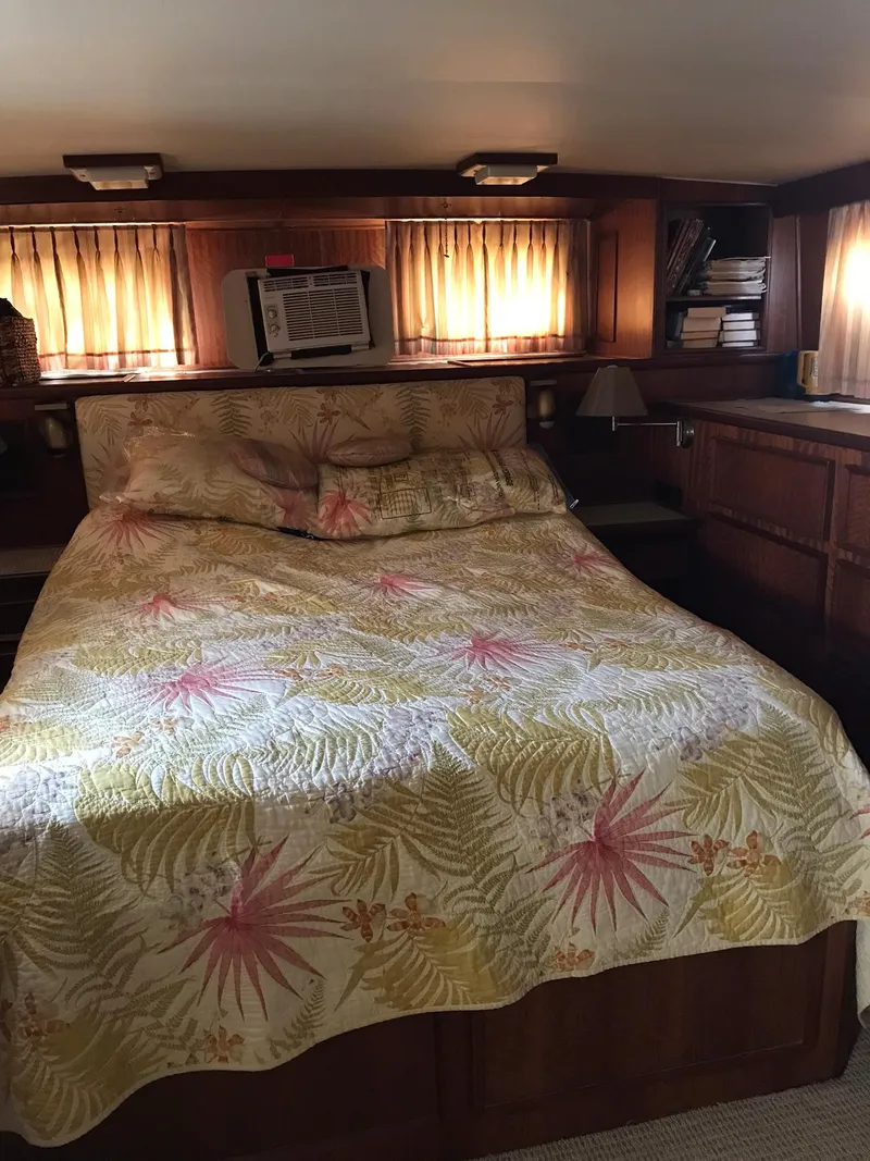 Slide: The Image of Hatteras 58 MY 1978 - 81