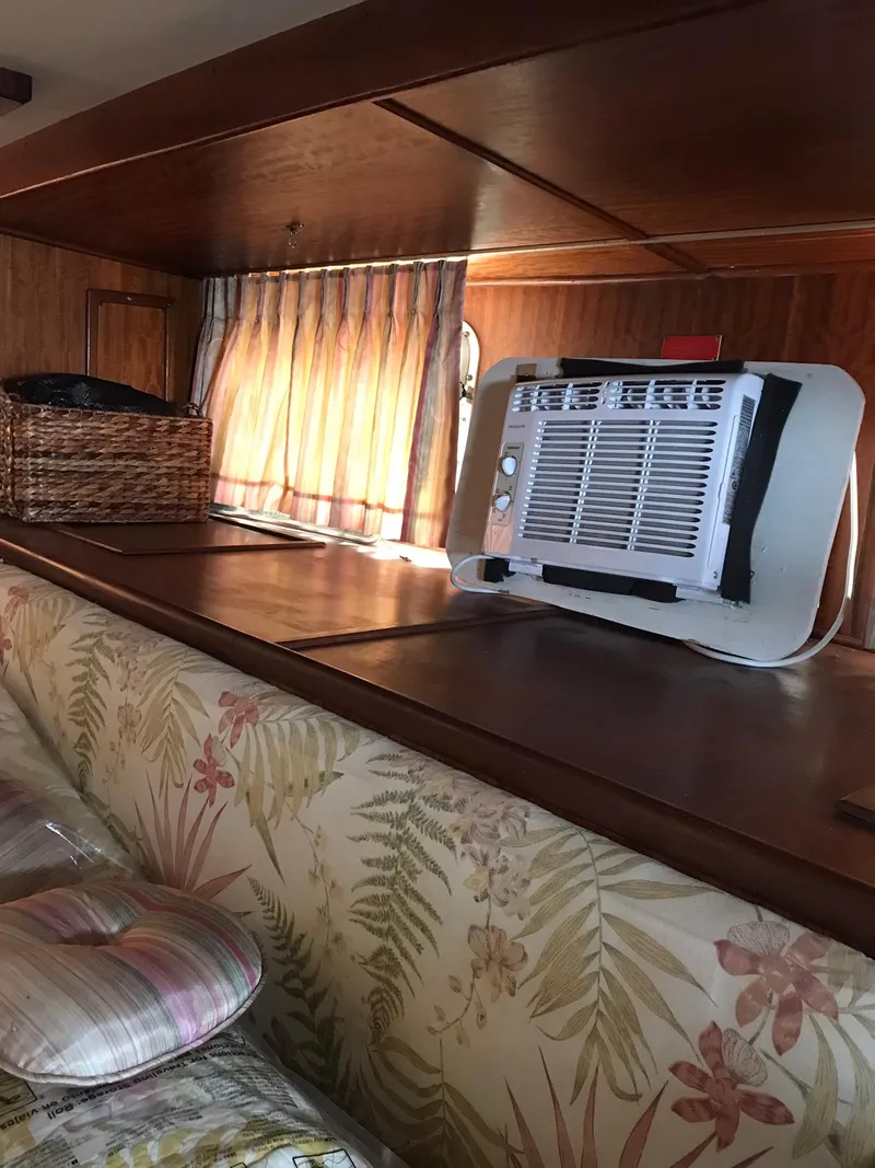 Slide: The Image of Hatteras 58 MY 1978 - 85