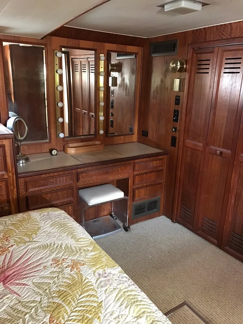 Slide: The Image of Hatteras 58 MY 1978 - 86