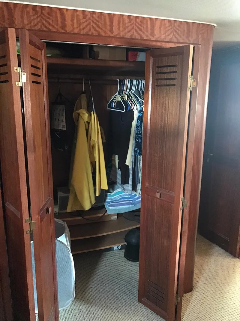 Slide: The Image of Hatteras 58 MY 1978 - 87