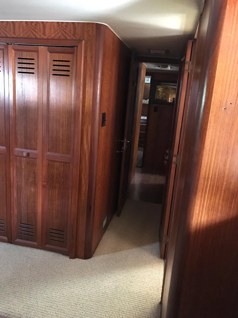 Slide: The Image of Hatteras 58 MY 1978 - 88