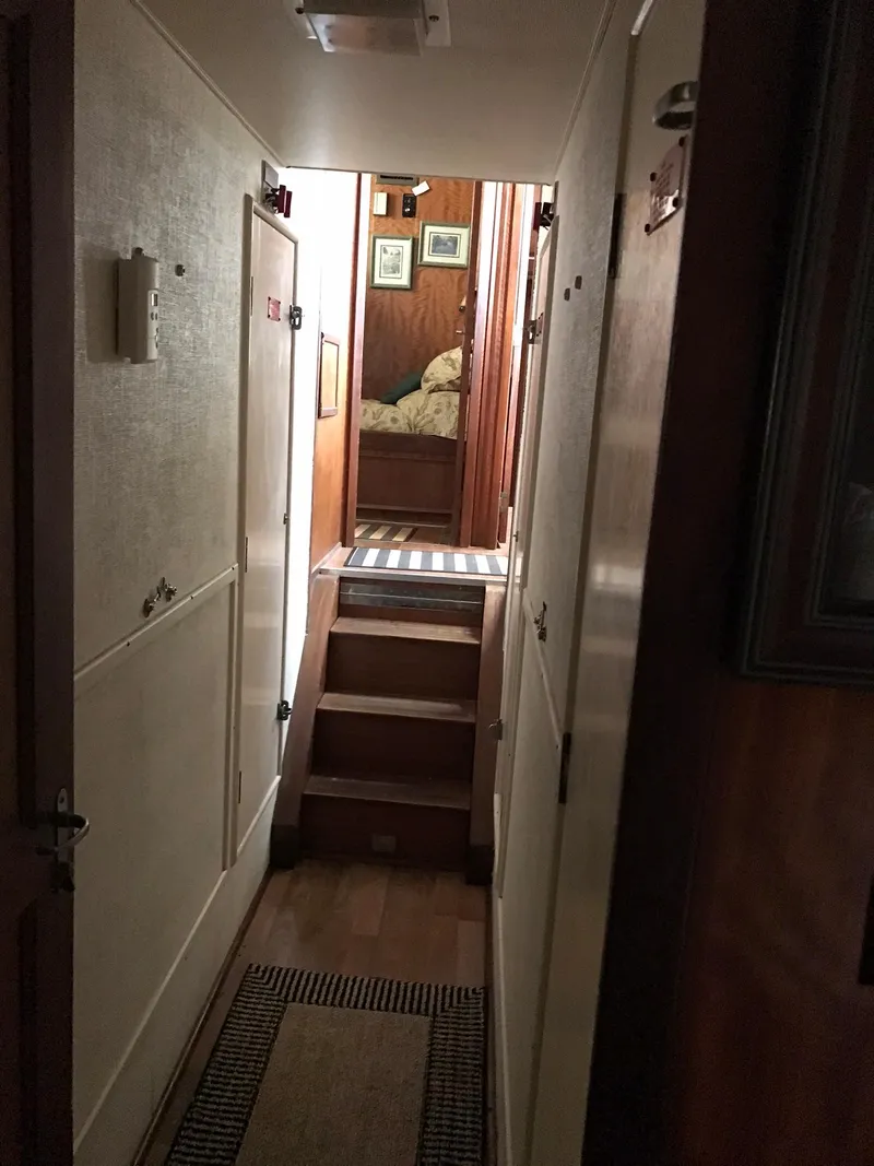 Slide: The Image of Hatteras 58 MY 1978 - 91