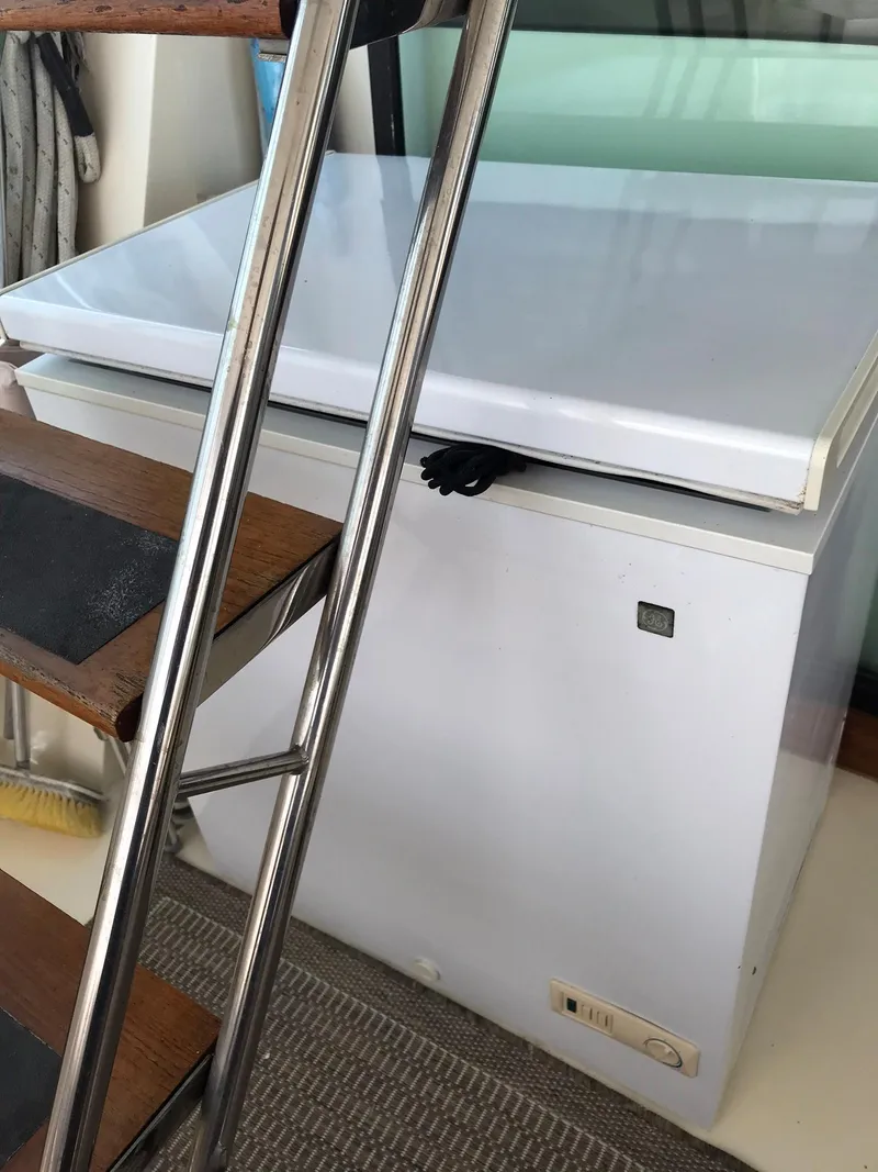 Slide: The Image of Hatteras 58 MY 1978 - 97