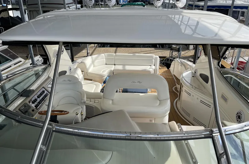 Slide: The Image of 2000 Sea Ray 540 Sundancer yacht with spacious white leather seating area. - 10