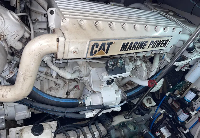 Slide: The Image of CAT Marine Power engine in a 2000 Sea Ray 540 Sundancer yacht. - 20