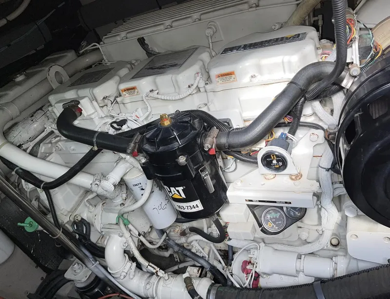 Slide: The Image of Engine compartment of a 2000 Sea Ray 540 Sundancer yacht. - 21