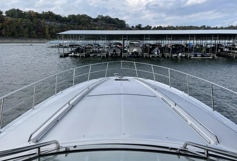 Slide: The Image of Bow view of a 2000 Sea Ray 540 Sundancer approaching a marina. - 6