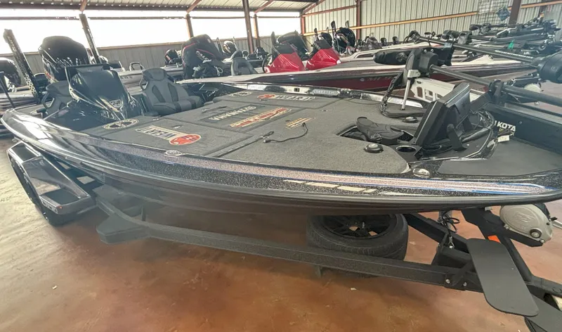 Slide: The Image of Skeeter FXR20 Select 2021 - 16