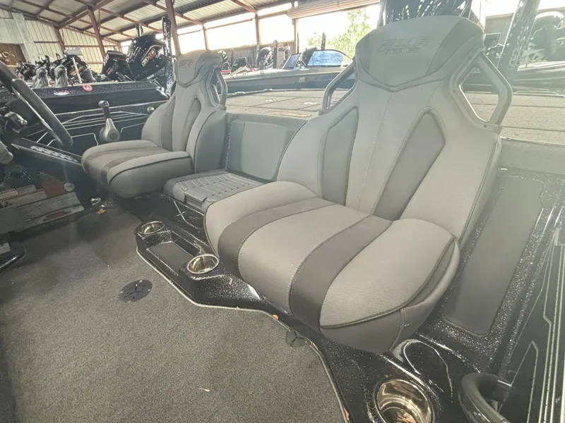 Slide: The Image of Skeeter FXR20 Select 2021 - 17