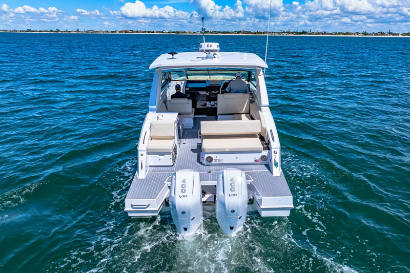 Slide: The Image of Cruisers 34 GLS Outboard 2026 - 7