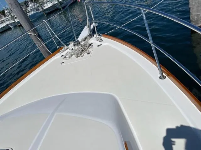 Slide: The Image of 2006 Sabre 38 Hard Top Express boat deck with railing and anchor. - 6