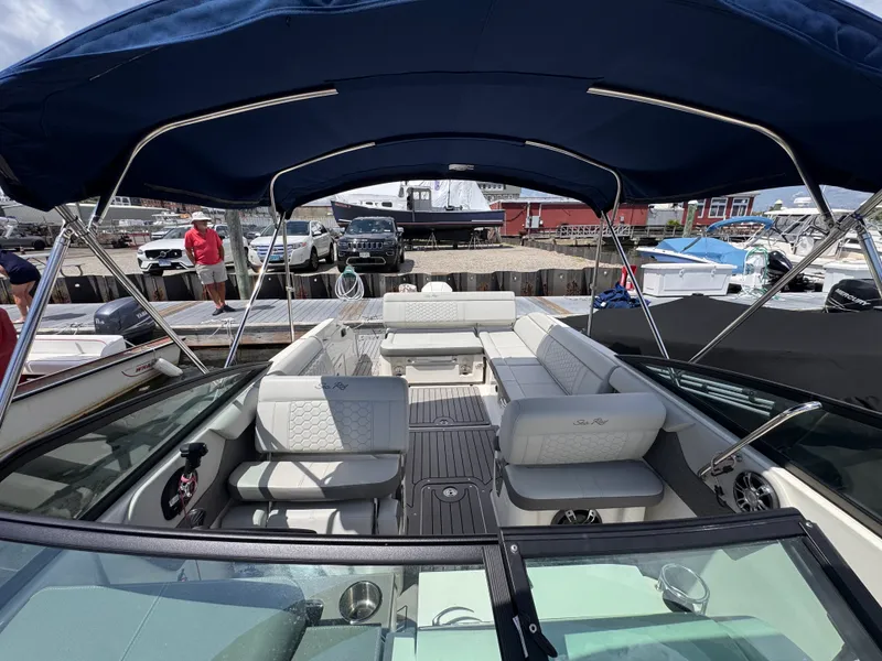 Slide: The Image of Sea Ray 250 SDX OB 2022 - 16